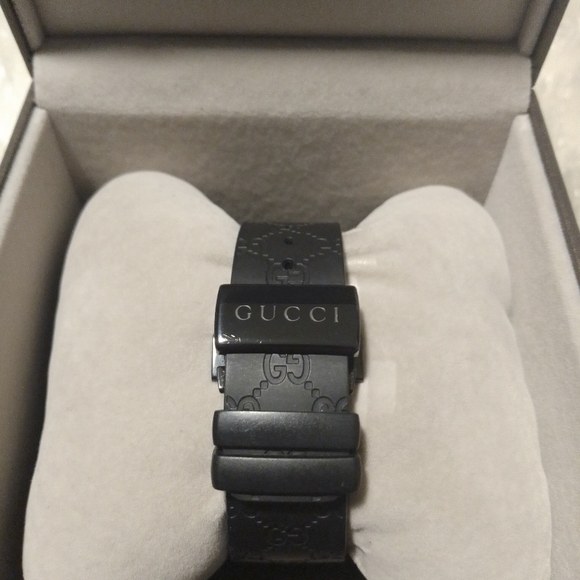 Unisex Gucci Watch - Picture 4 of 9